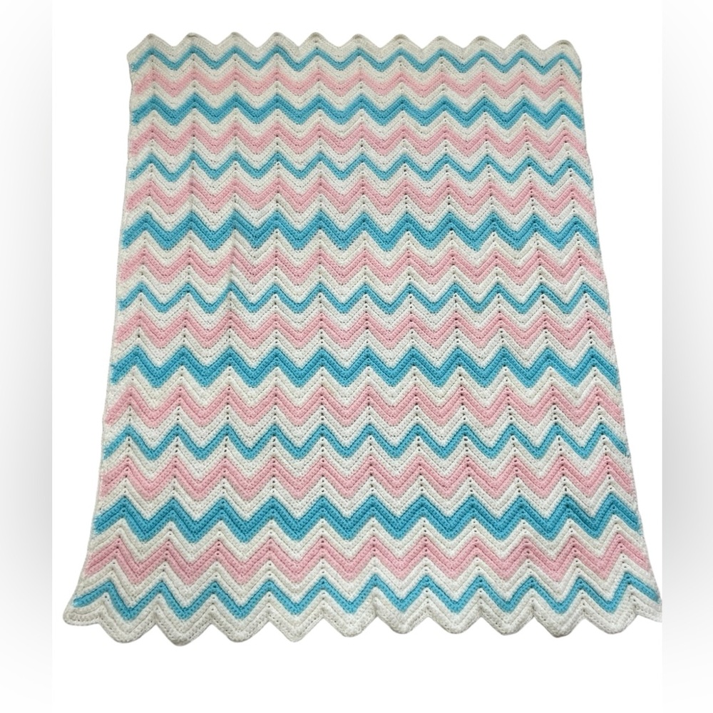 Crochet Baby Blanket Handmade Chevron‎ Pink Blue Pastel Crib Vintage